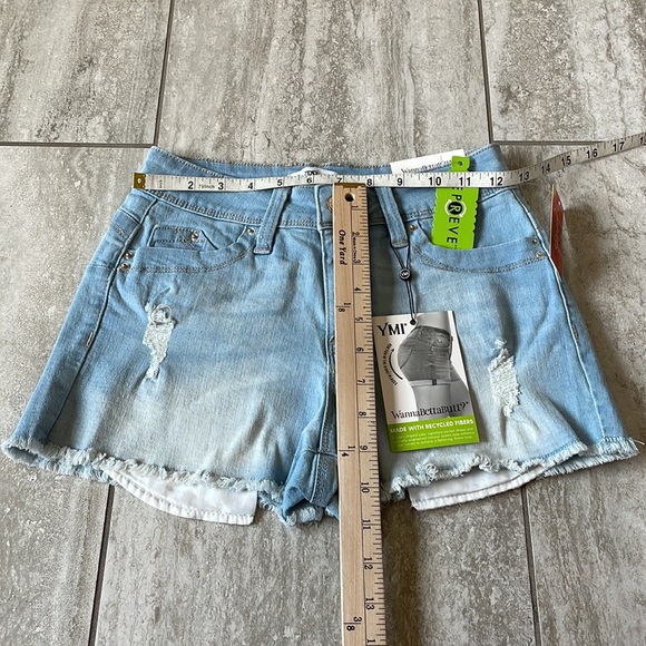 WBB YMI,High rise short Hug you in the right place,size 1/25 denim short/Juniors - Picture 2 of 4